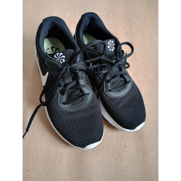 WOMENS SIZE 5 Nike Tanjun Sneakers Tennis Shoes DJ6257-004 Black White Running - Picture 2 of 10